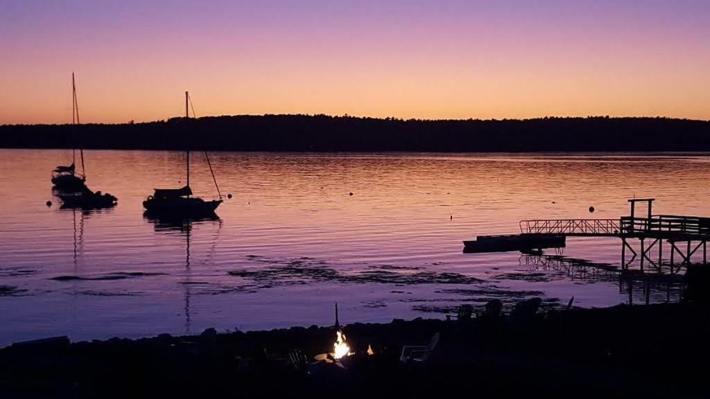 Smugglers Cove Inn Dayville Bagian luar foto