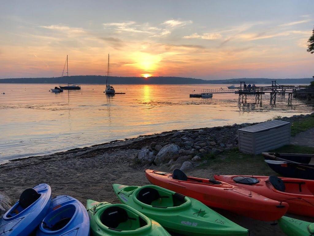 Smugglers Cove Inn Dayville Bagian luar foto