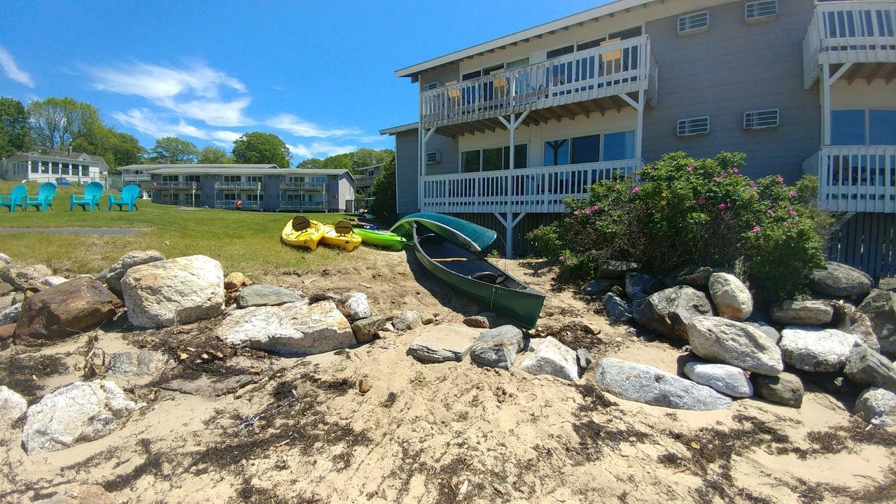 Smugglers Cove Inn Dayville Bagian luar foto