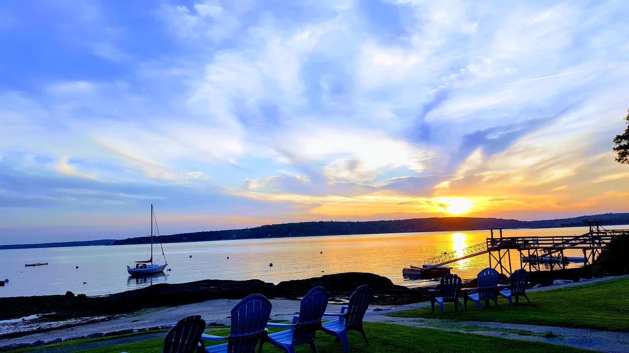 Smugglers Cove Inn Dayville Bagian luar foto