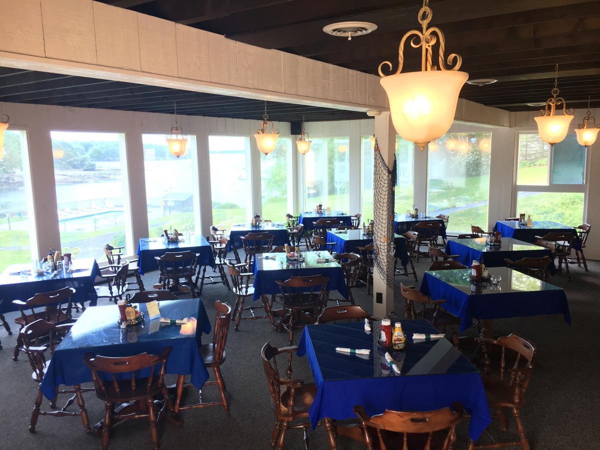 Smugglers Cove Inn Dayville Bagian luar foto