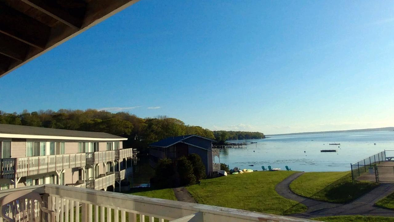 Smugglers Cove Inn Dayville Bagian luar foto