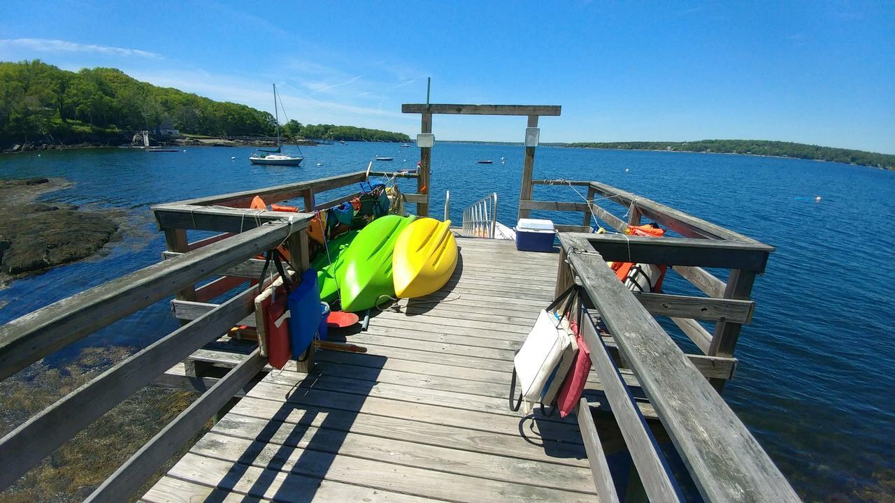 Smugglers Cove Inn Dayville Bagian luar foto