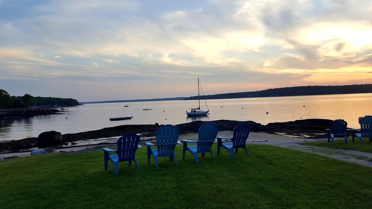 Smugglers Cove Inn Dayville Bagian luar foto