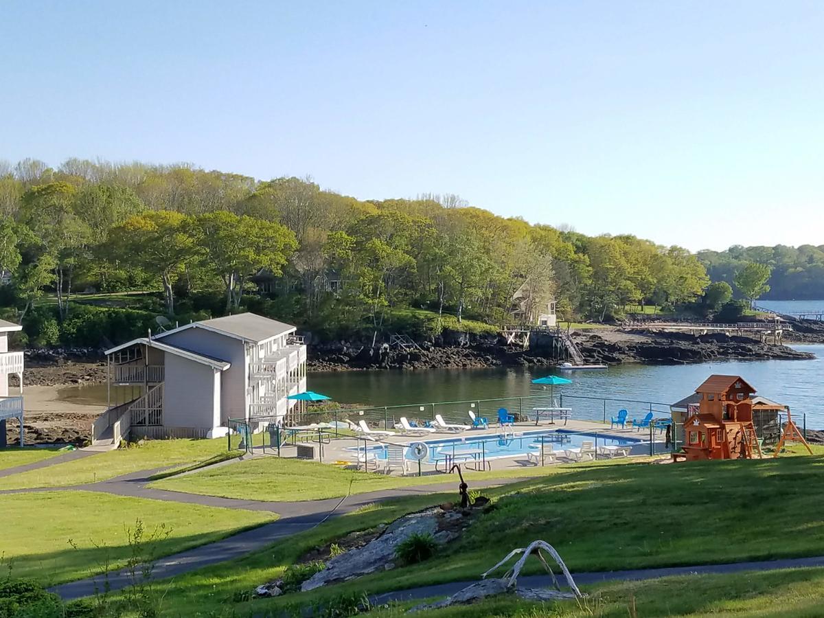 Smugglers Cove Inn Dayville Bagian luar foto