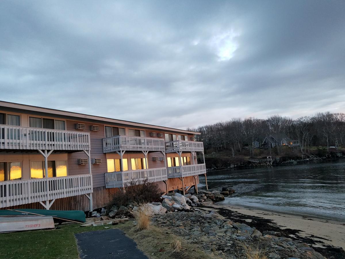Smugglers Cove Inn Dayville Bagian luar foto