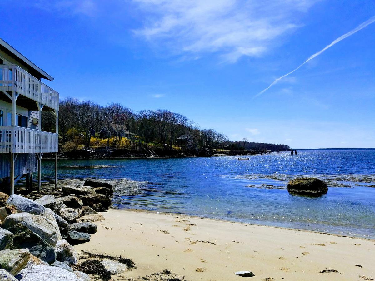 Smugglers Cove Inn Dayville Bagian luar foto