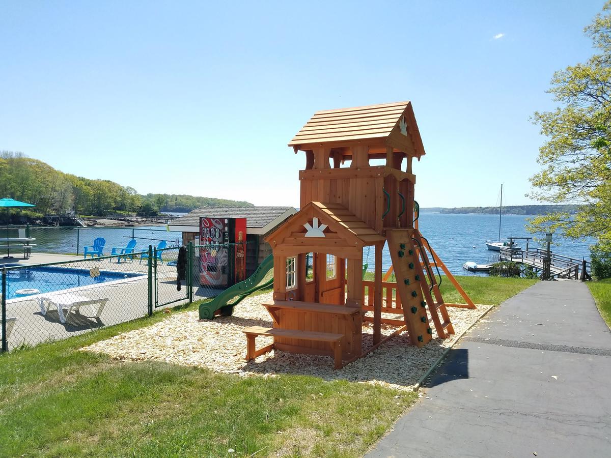 Smugglers Cove Inn Dayville Bagian luar foto