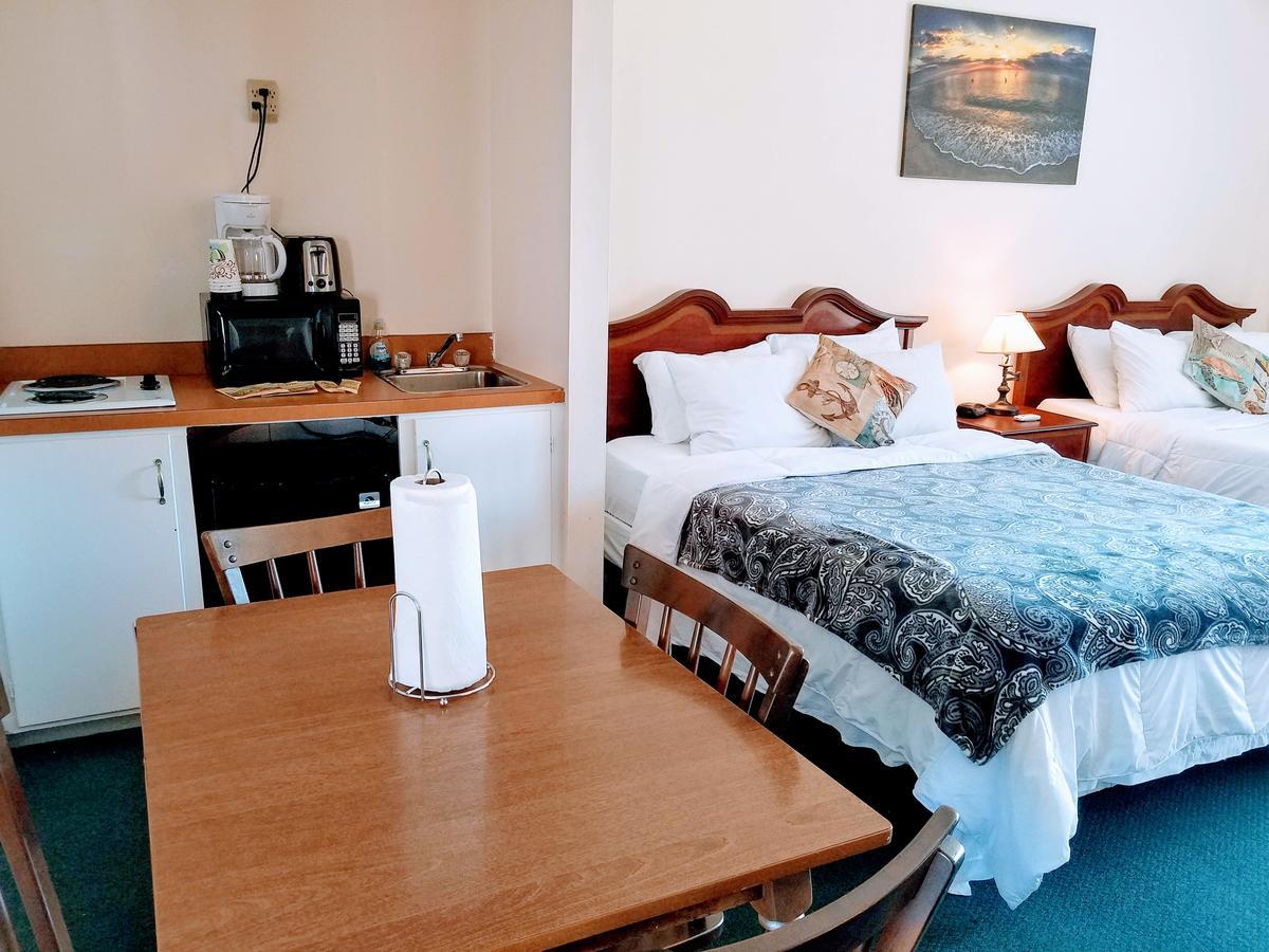 Smugglers Cove Inn Dayville Bagian luar foto
