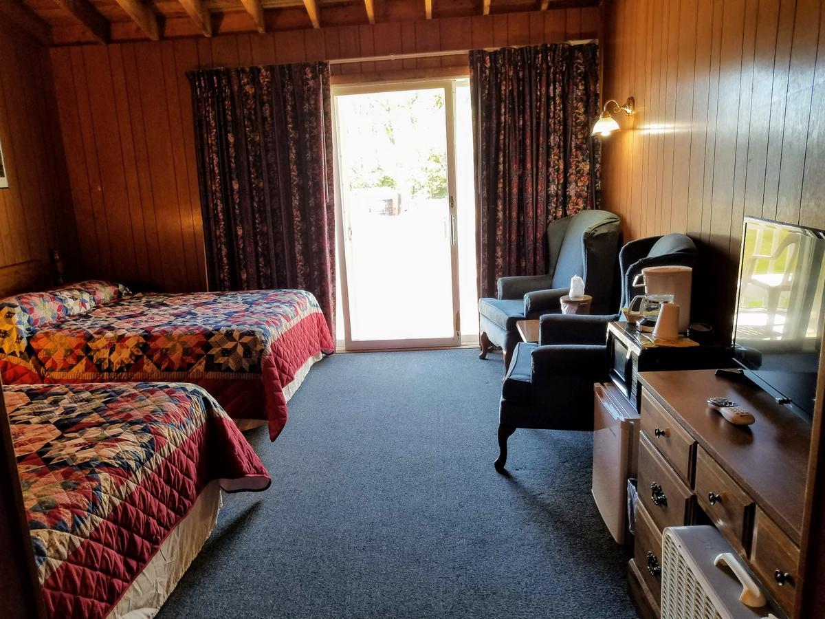 Smugglers Cove Inn Dayville Bagian luar foto