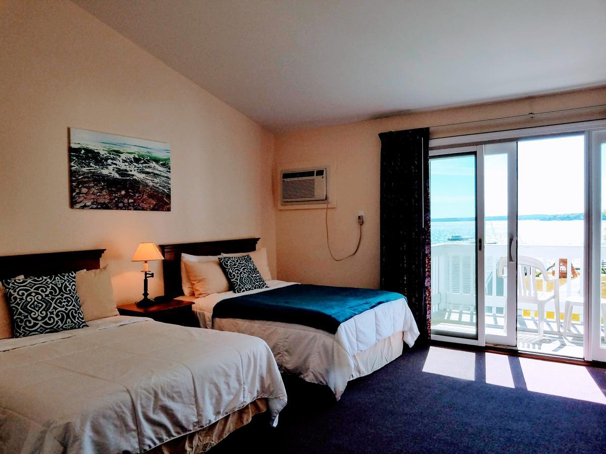 Smugglers Cove Inn Dayville Bagian luar foto