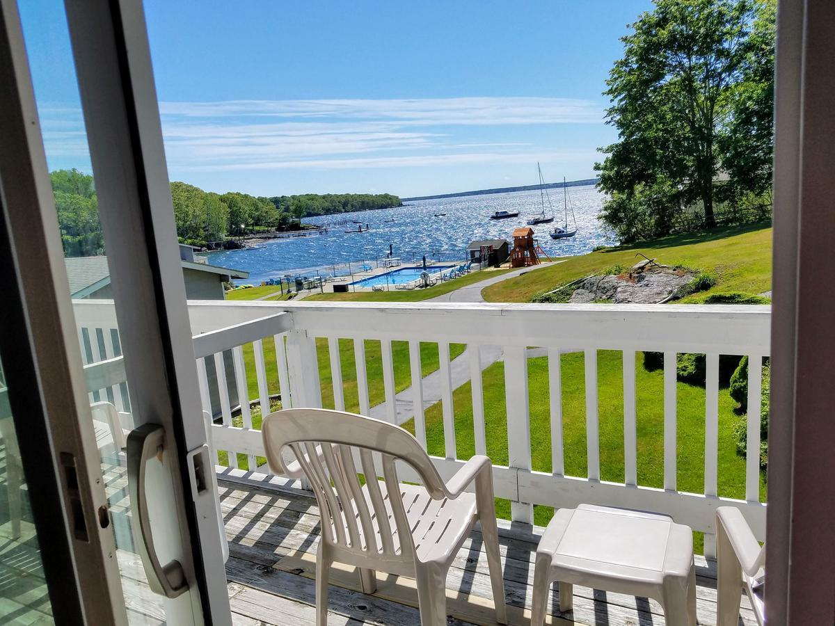 Smugglers Cove Inn Dayville Bagian luar foto
