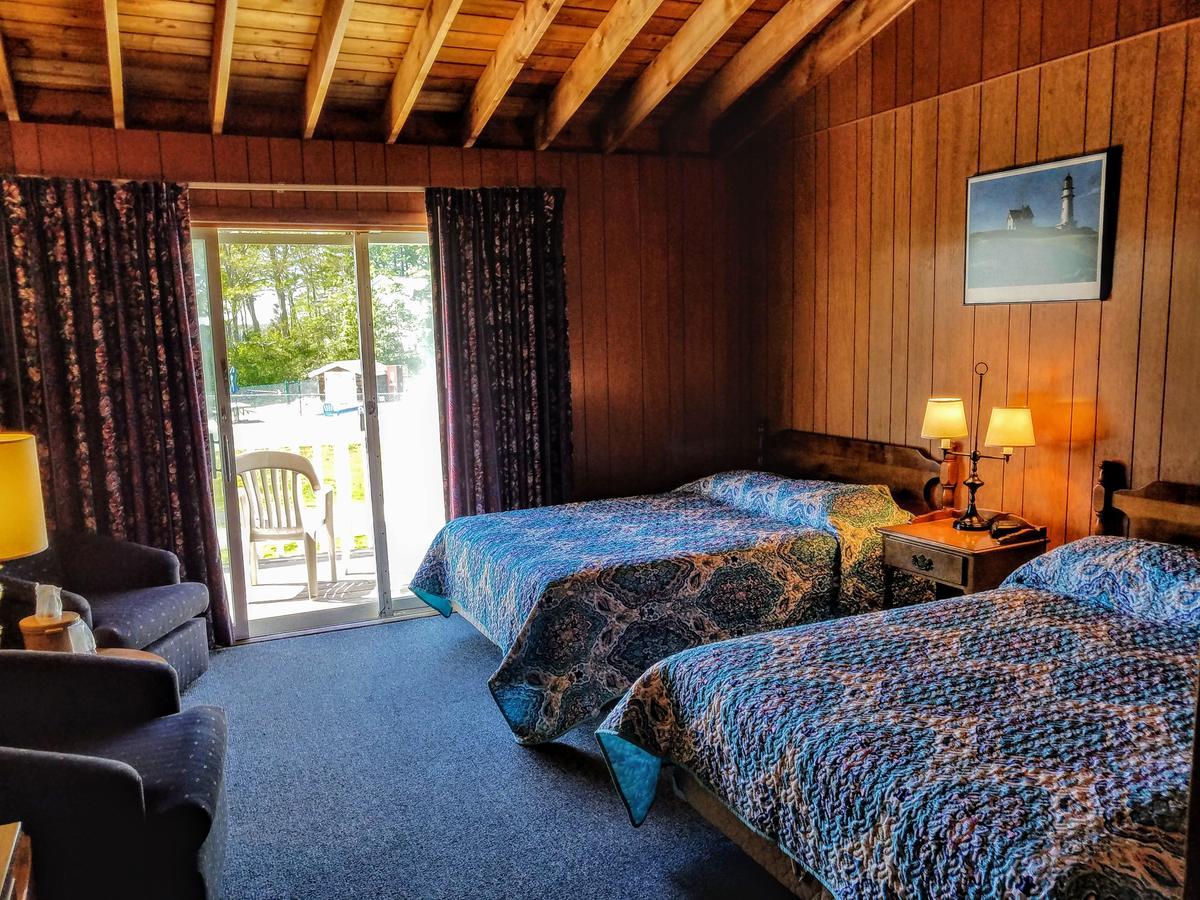 Smugglers Cove Inn Dayville Bagian luar foto