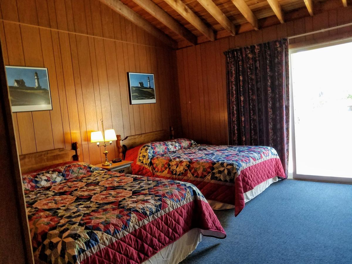 Smugglers Cove Inn Dayville Bagian luar foto