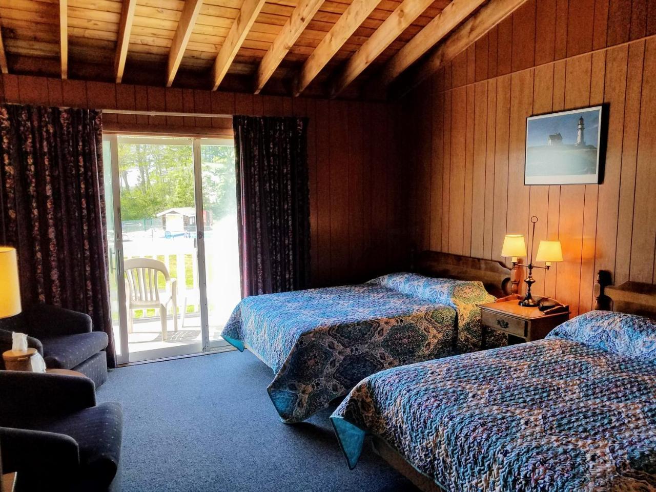 Smugglers Cove Inn Dayville Bagian luar foto